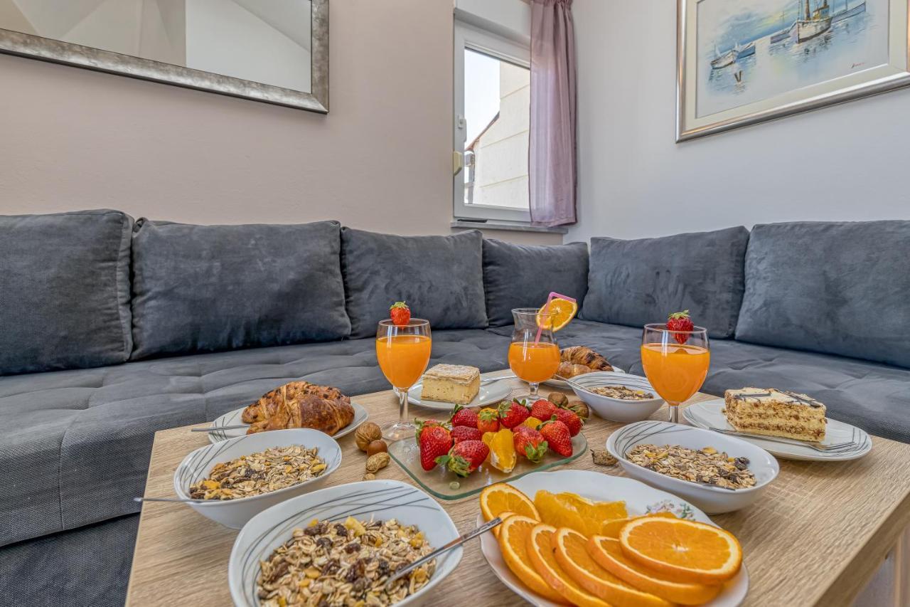 Mihaela Apartma *